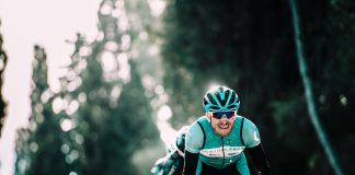 Come Padroneggiare il Ciclismo su Pista e le Basi del Velodromo shallow focus of man riding bike during daytime