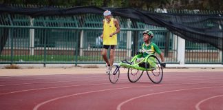 Come Supportare gli Avanzamenti Paralimpici e l’Inclusione man using green wheelchair for walking