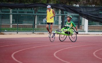 Come Supportare gli Avanzamenti Paralimpici e l’Inclusione man using green wheelchair for walking